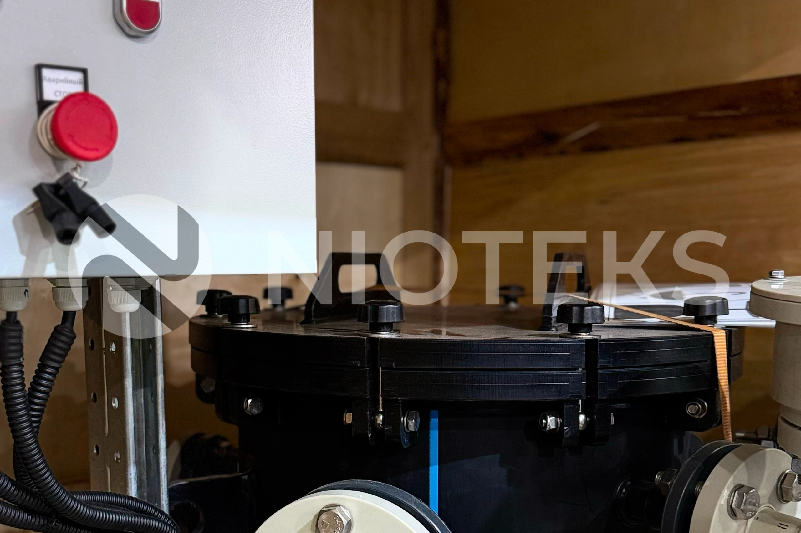 Реактор полиэтиленовый 0,07 м3 с плоской крышкой